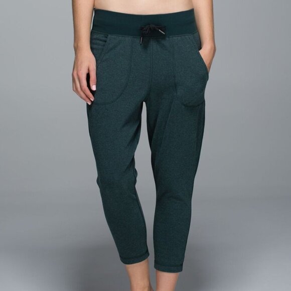 Lululemon Free Fall Crop Jogger Sweatpants Size 4 - Picture 1 of 7